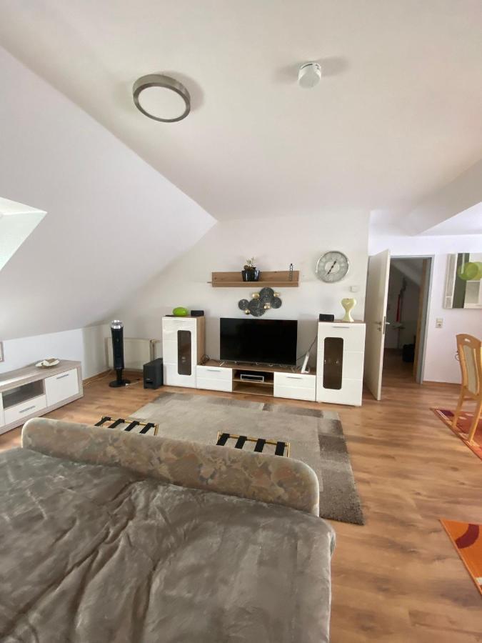 Dachgeschoss Apartment Mit Ausblick ハレ エクステリア 写真
